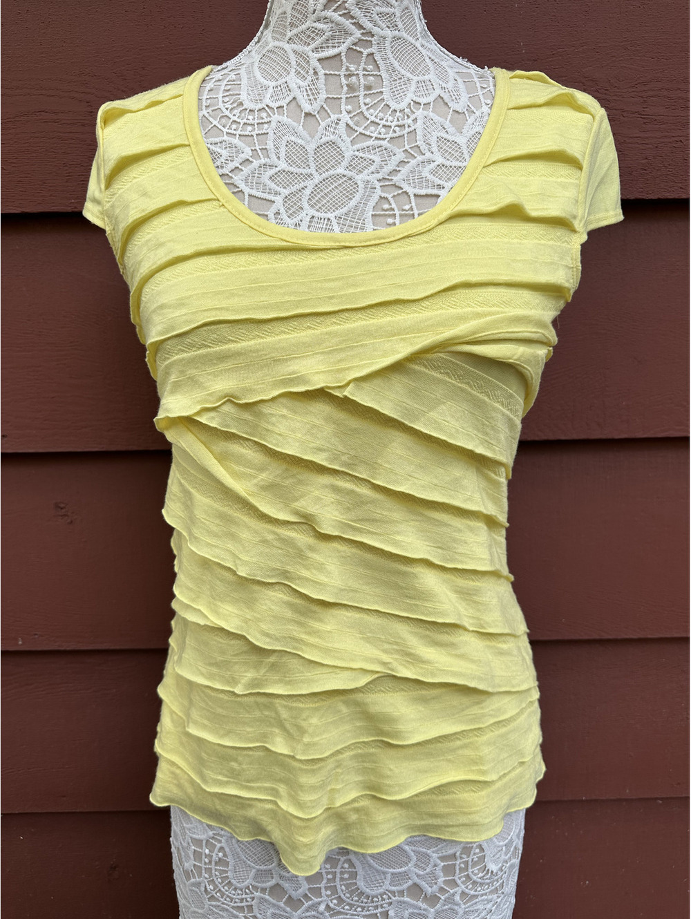 A Byer Yellow Textured Layered Scoop Neck‎ Short Sleeve Top